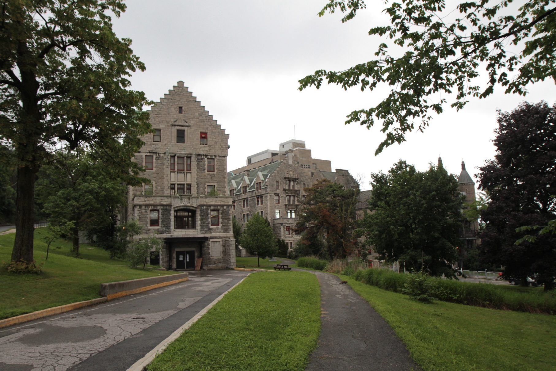 Hersey Pavilion, Royal Victoria Hospital, Montreal - 01.JPG